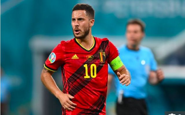 E. Hazard là một cầu thủ bóng đá người Bỉ