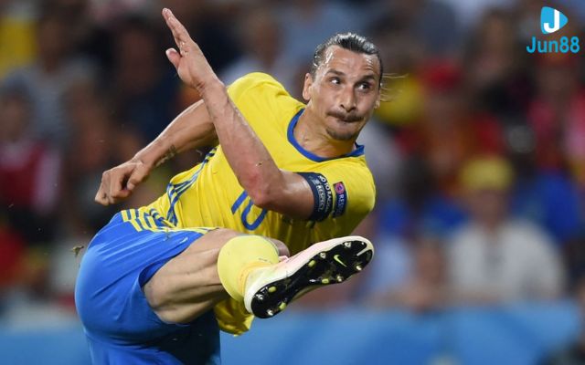 Ibrahimović - Người hùng của AC Milan