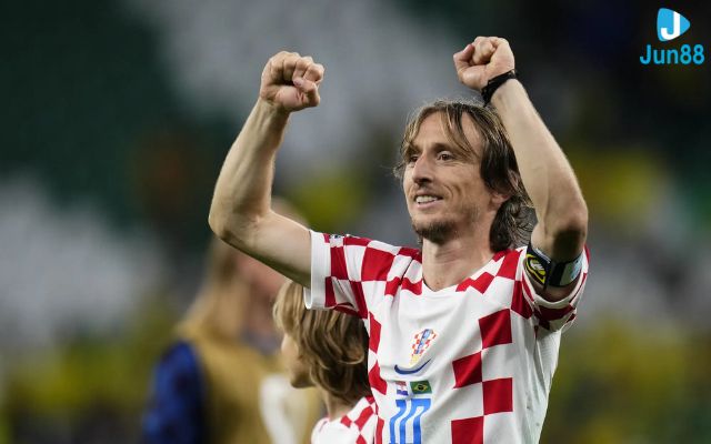 Cuộc đời khó khăn của Luka Modric 