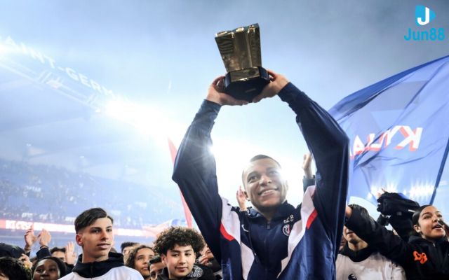 Sự nghiệp bóng đá sáng giá của Kylian Mbappe