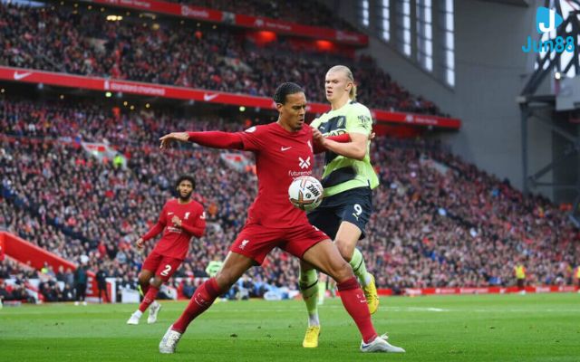 Ngày 1/9/2015, van Dijk gia nhập câu lạc bộ Southampton