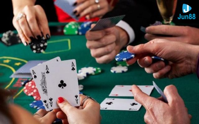 Không để lộ số tiền cược khi chơi poker