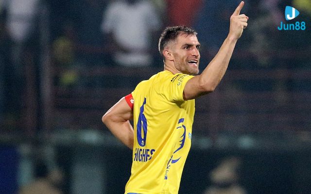 Sự nghiệp thi đấu đáng nể của Aaron Hughes